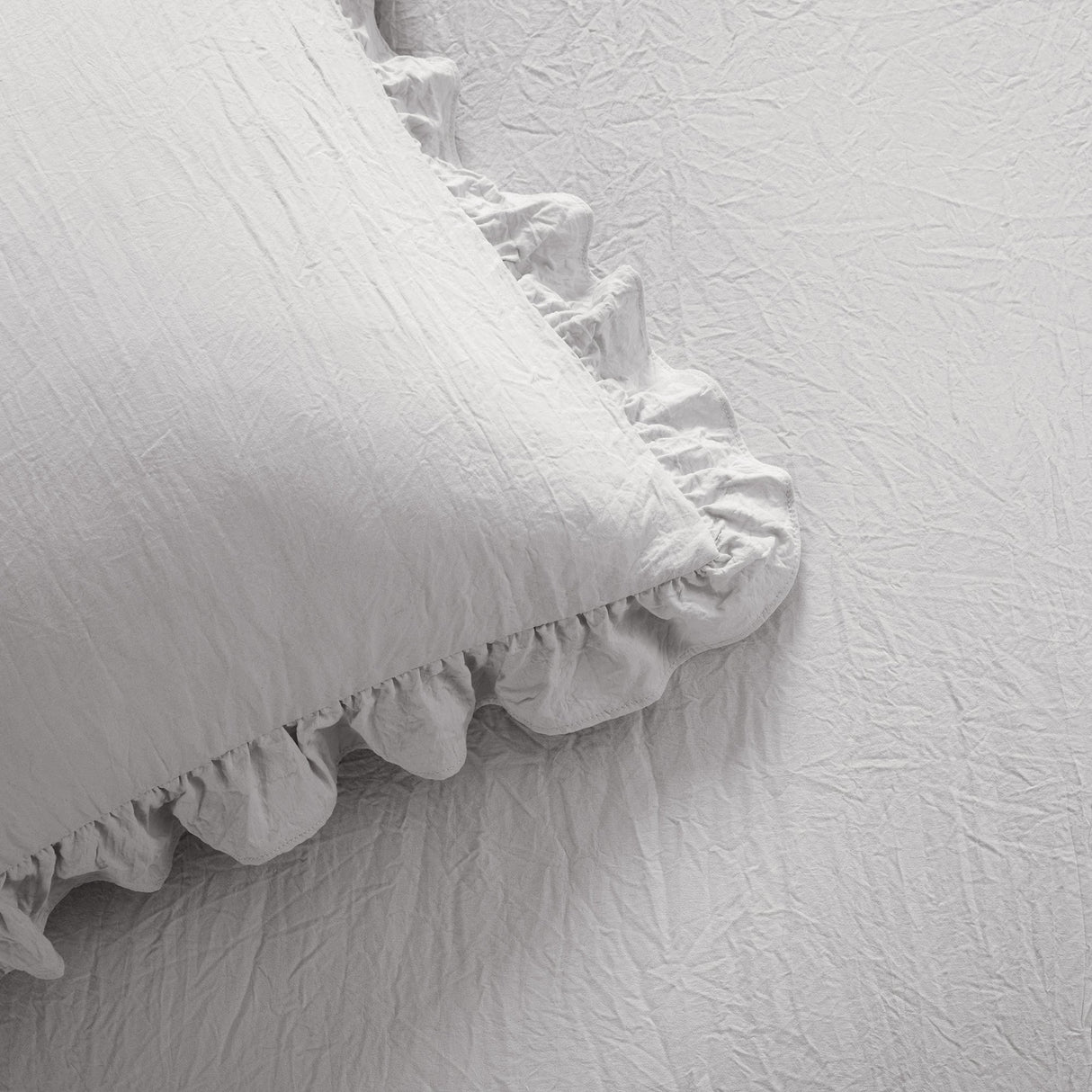 Allison Ruffle Skirt Bedspread Set from LushDecor