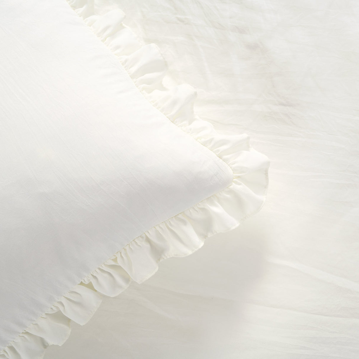 Allison Ruffle Skirt Bedspread Set from LushDecor