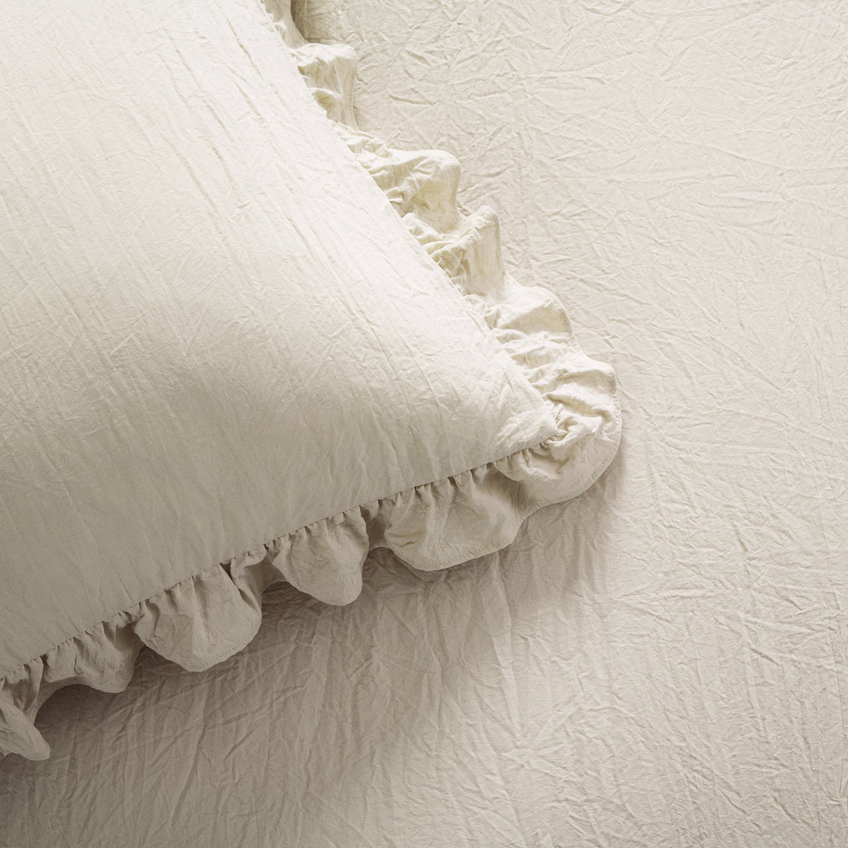 Allison Ruffle Skirt Bedspread Set from LushDecor