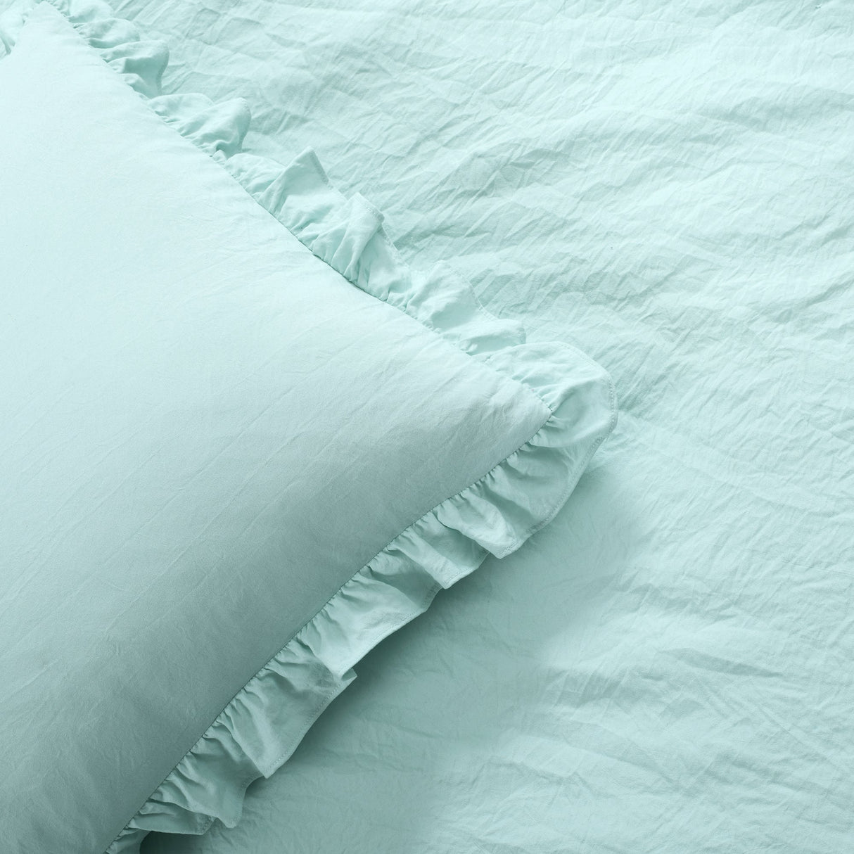Allison Ruffle Skirt Bedspread Set from LushDecor