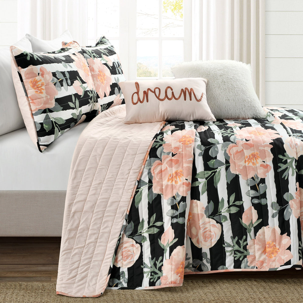 Amara Watercolor Rose Quilt Set from LushDecor