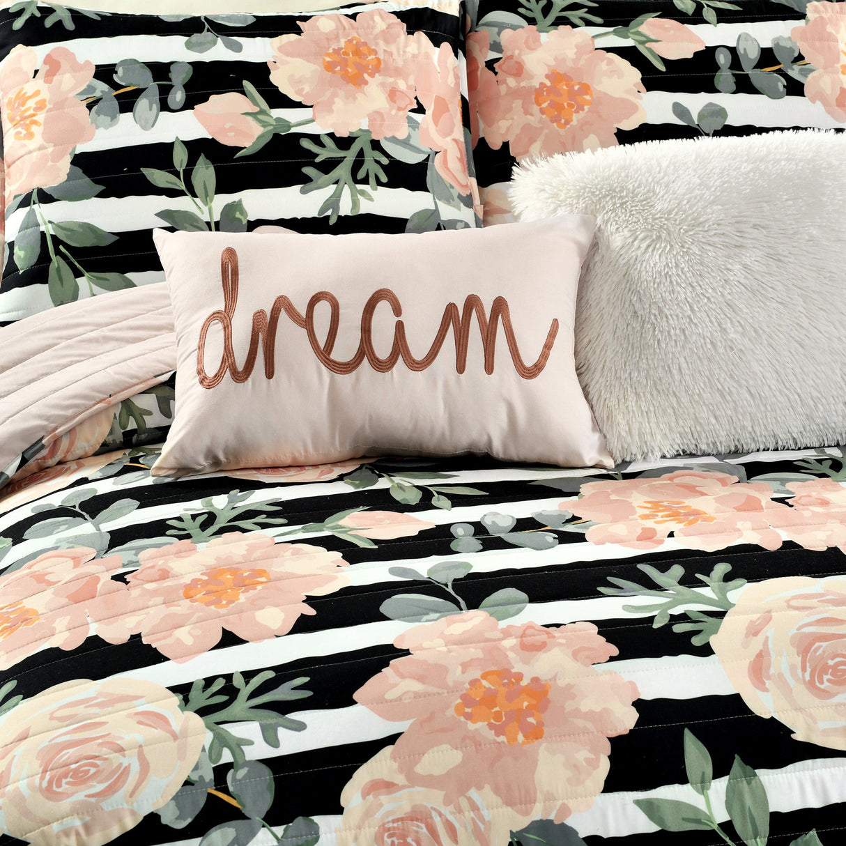 Amara Watercolor Rose Quilt Set from LushDecor