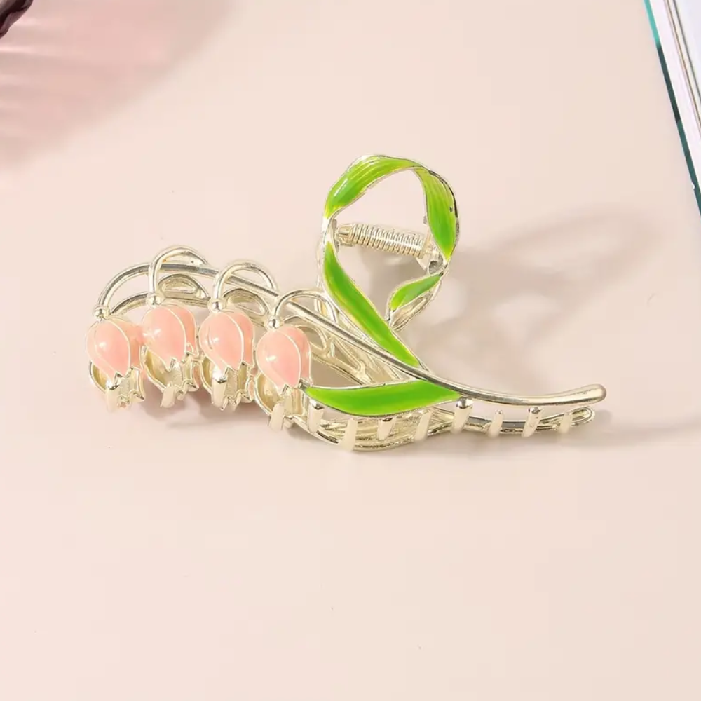 LILY FLOWER HAIR CLIP from Ashlen