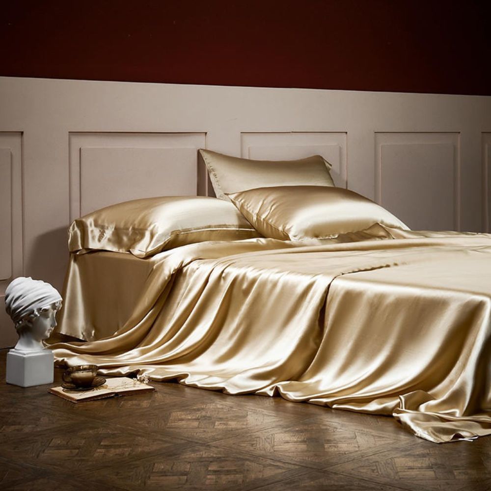 Deluxe Silk Bedding Set from Moderny
