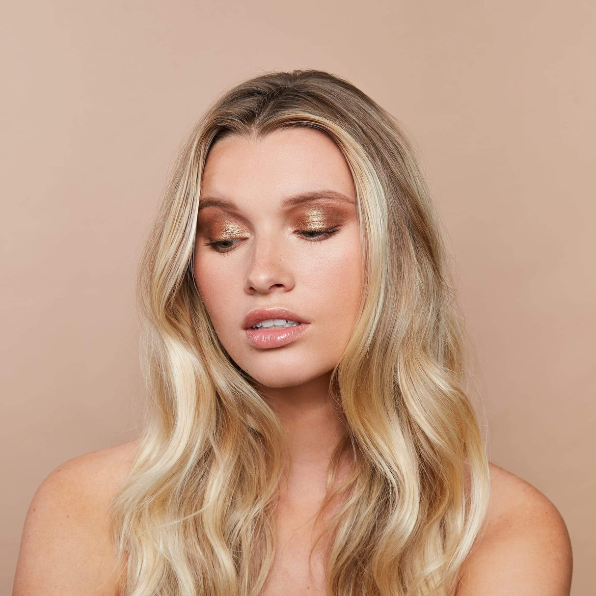mini la vie neutral eyeshadow palette from Chella