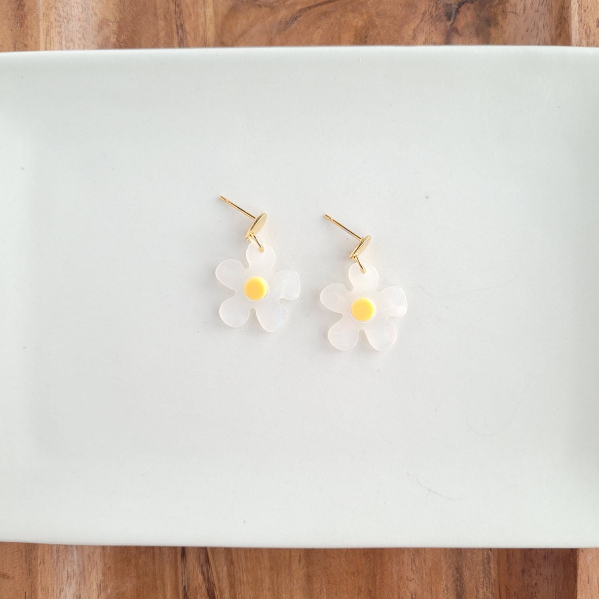 Dainty Daisy Earrings from Spiffy & Splendid