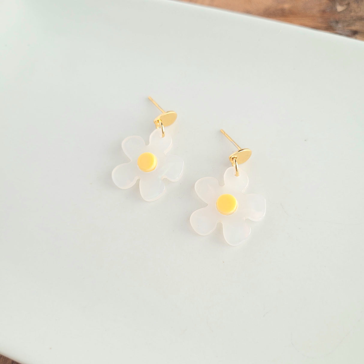 Dainty Daisy Earrings from Spiffy & Splendid