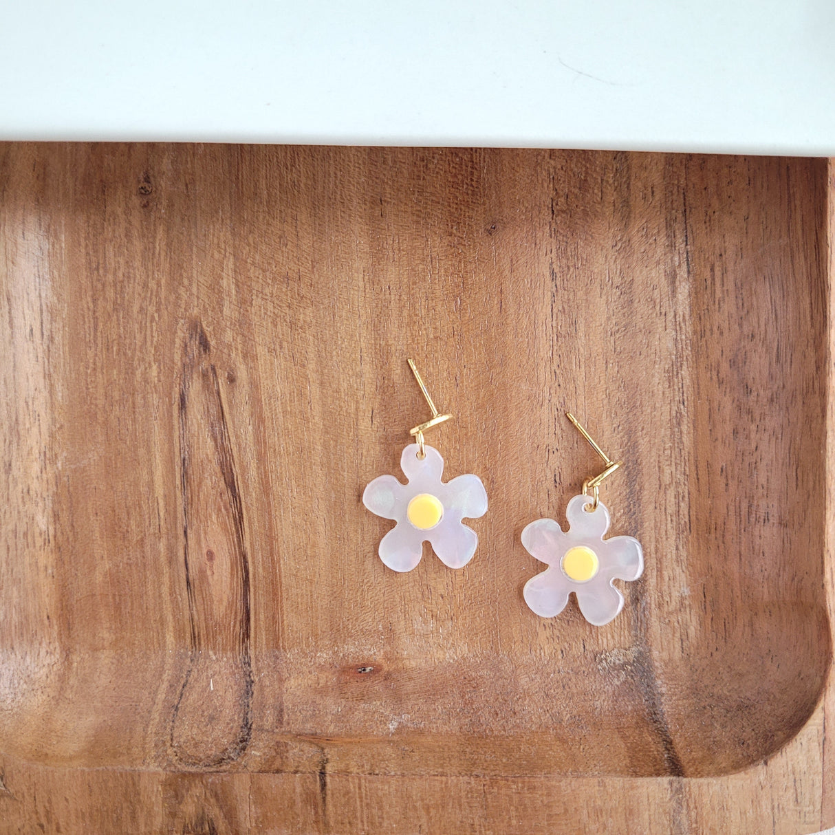 Dainty Daisy Earrings from Spiffy & Splendid