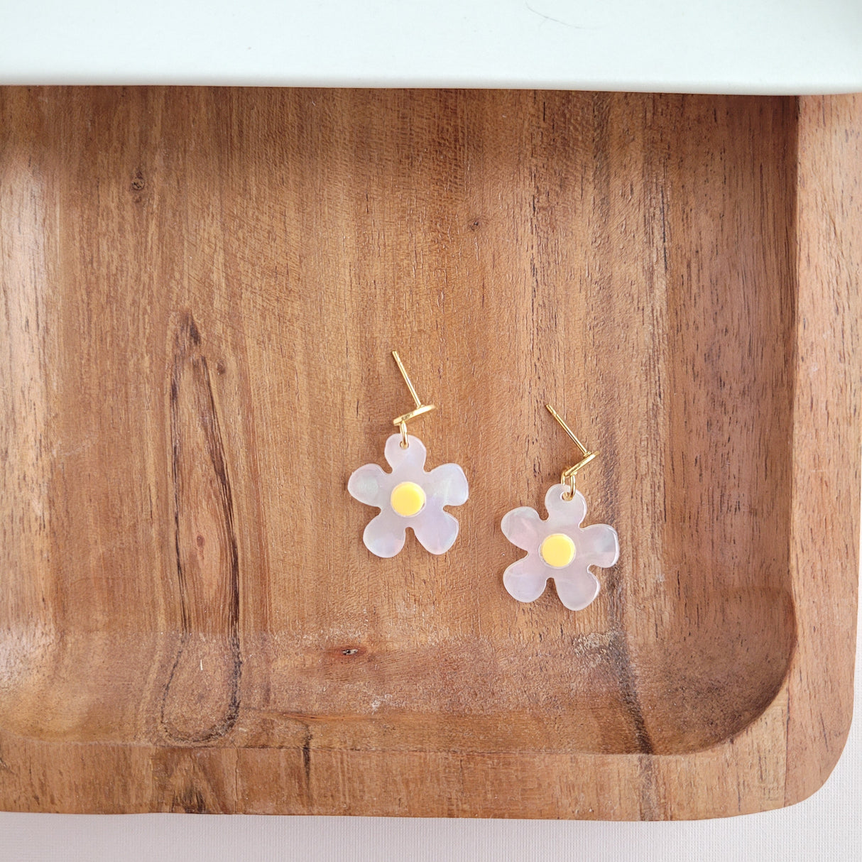 Dainty Daisy Earrings from Spiffy & Splendid