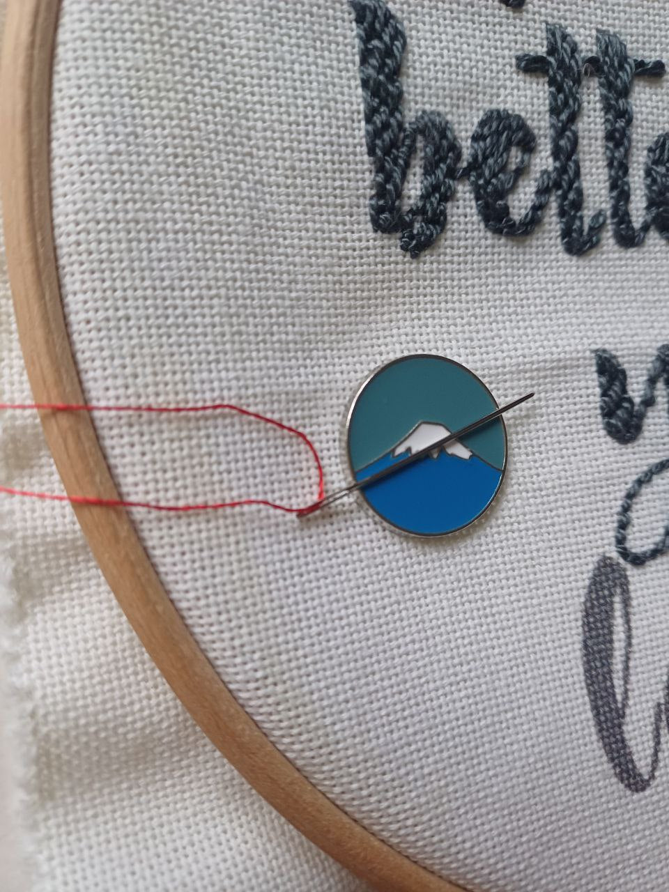 Mountains Magnetic Needle Minder F07M10-6 Mountains From Wizardi