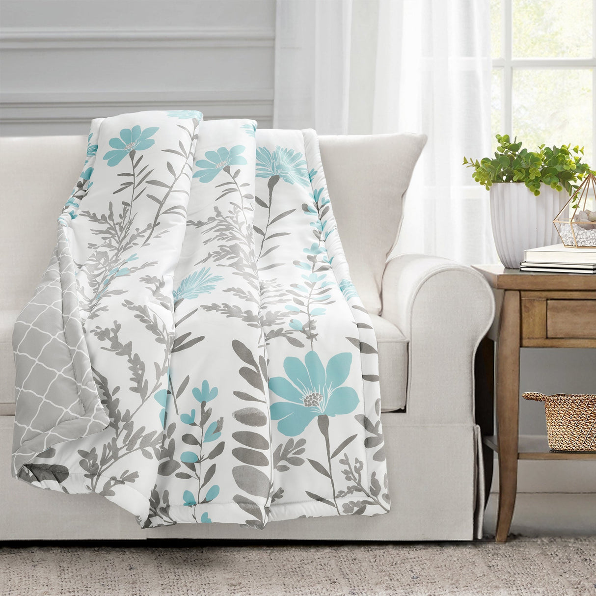 Aprile Reversible Throw from LushDecor
