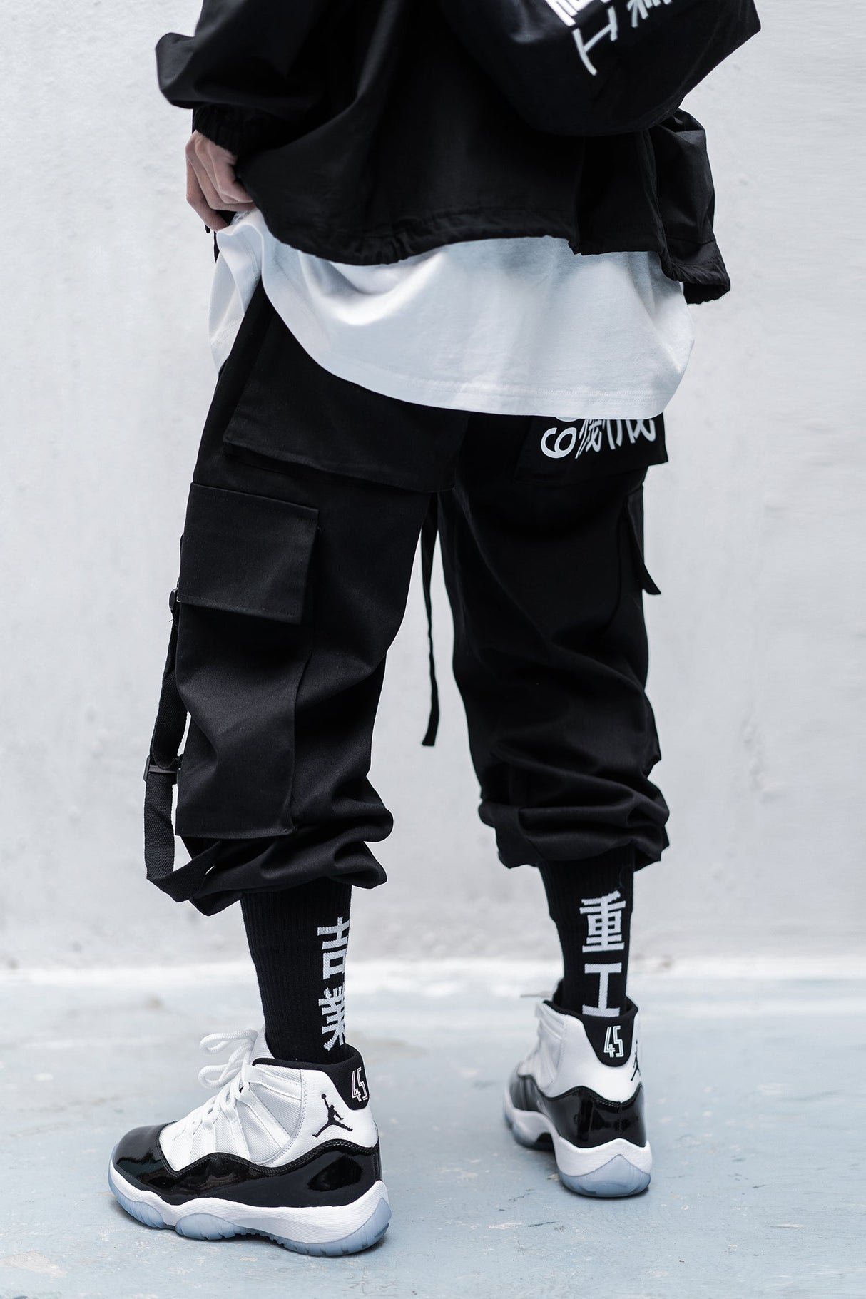 HiP5 Black 09 I-Tech Cargo Pants from Niepce Inc