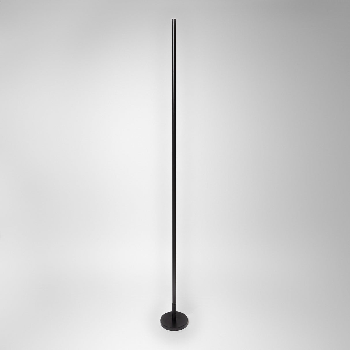 Léger RGB Floor Lamp From Ozarké