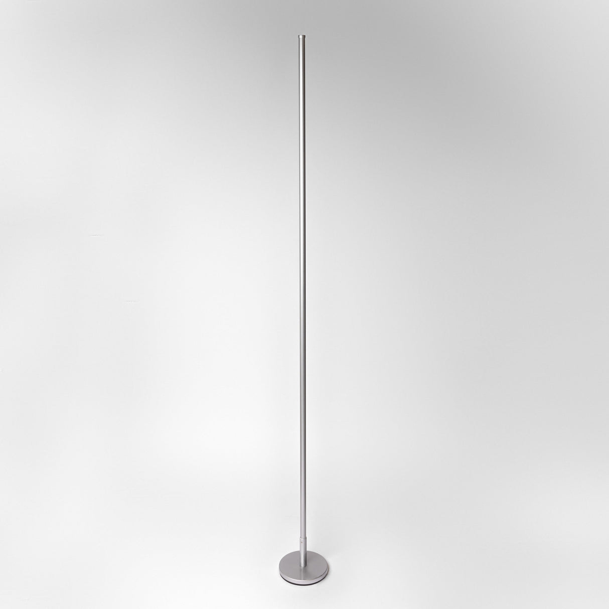 Léger RGB Floor Lamp From Ozarké