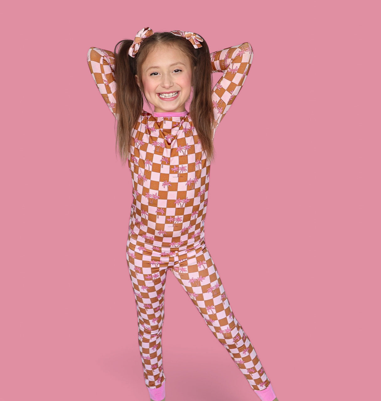 EXCLUSIVE SUNSET BEACH CHECKERS DREAM SET from DREAM BIG LITTLE CO