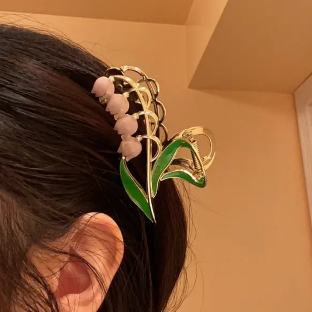 LILY FLOWER HAIR CLIP from Ashlen