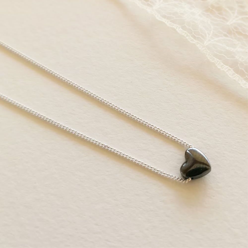 BLACK HEART NECKLACE from Ashlen