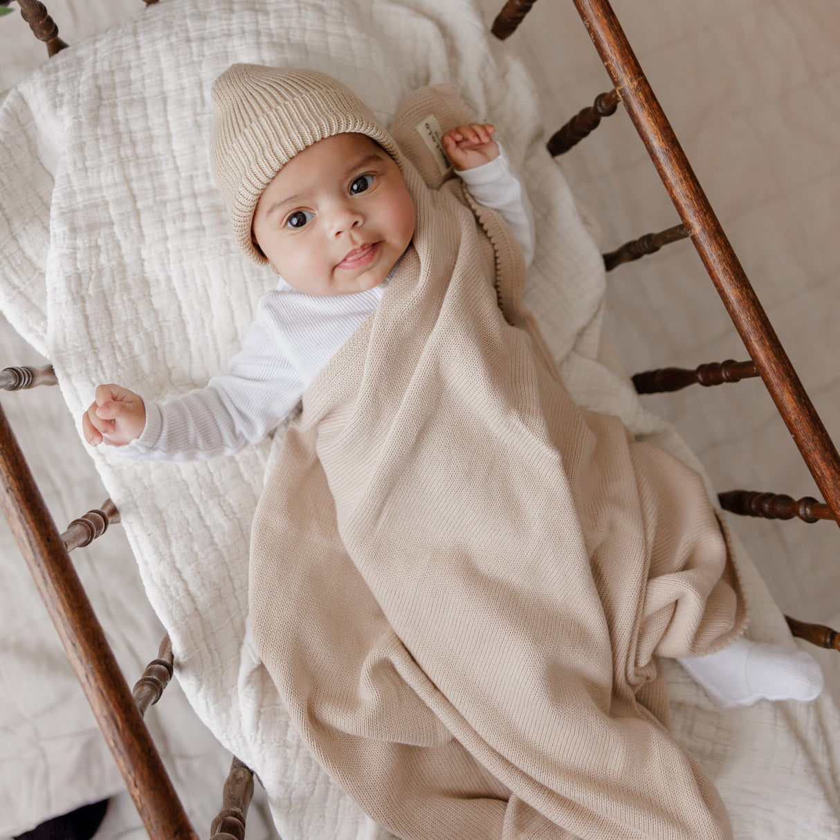Luxe Collection 100% Organic Cotton Luxury Knit Baby Blanket + Hat Set with Gift Box from Bleu La La