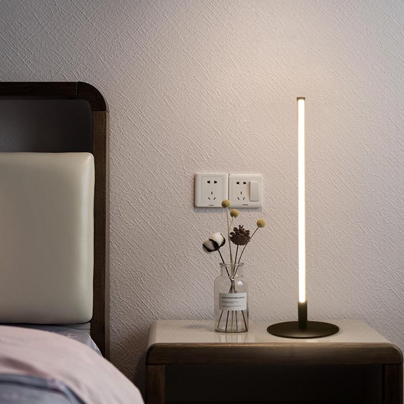 Léger LED Table Lamp From Ozarké