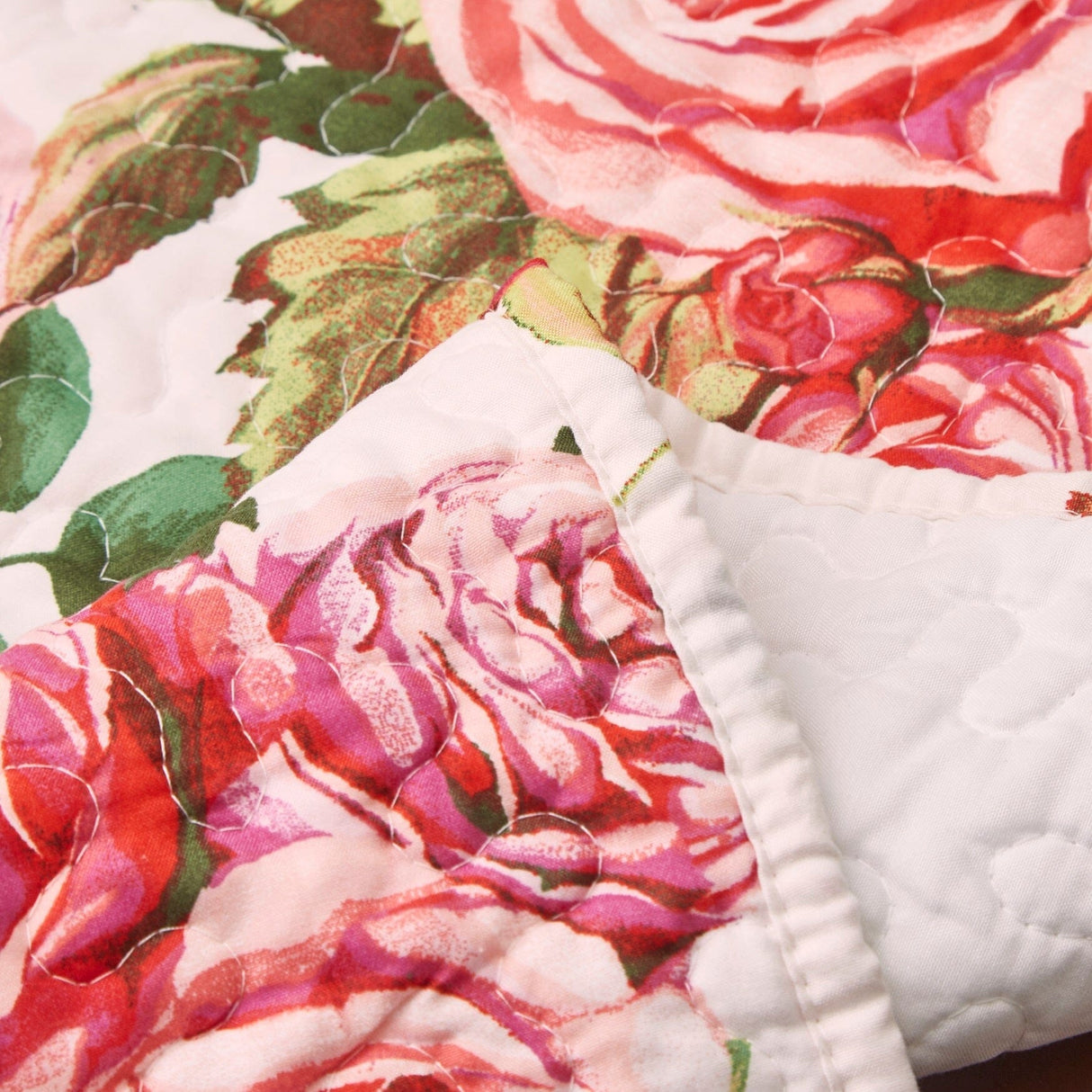 DaDa Bedding Romantic Roses Pink White Lovely Floral Quilted Dining Table Runner (879) from DaDalogy Bedding Collection