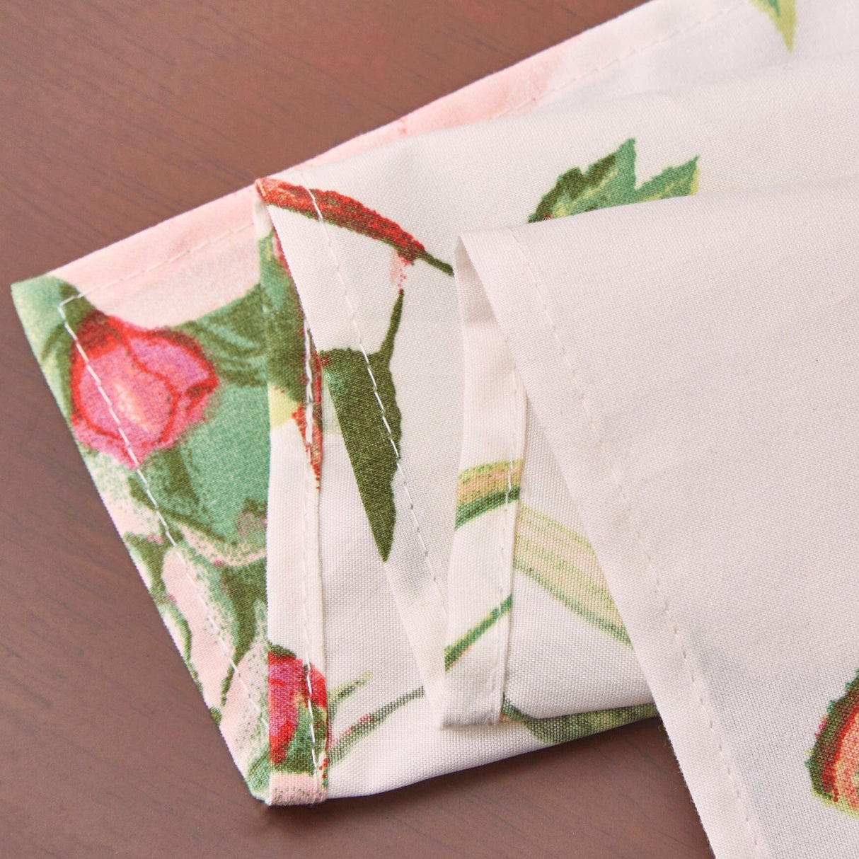 DaDa Bedding Set of 4-Pieces Romantic Roses Pink Floral Dining Table Napkins 18" x 18" (879) from DaDalogy Bedding Collection