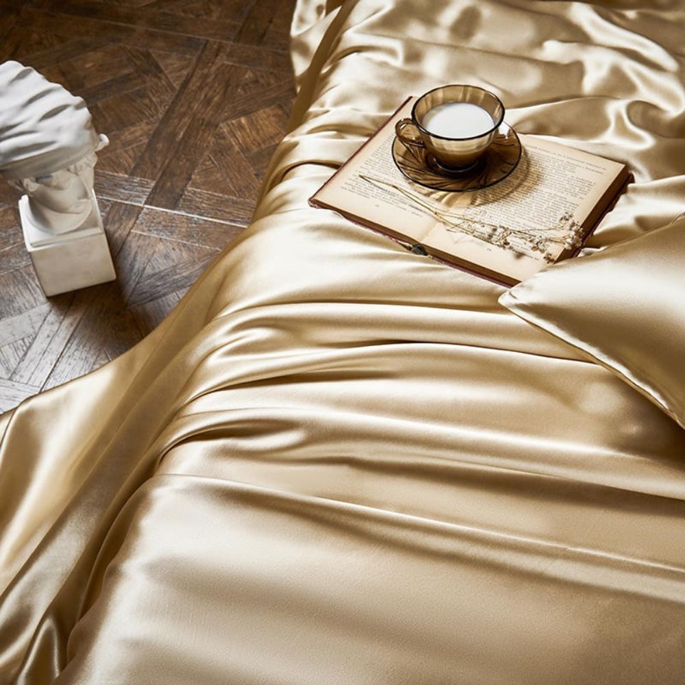 Deluxe Silk Bedding Set from Moderny