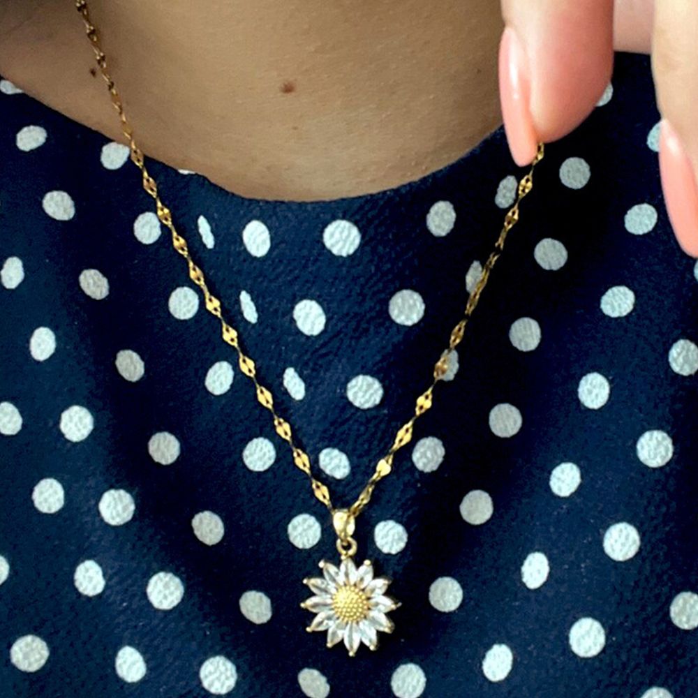 FLOWER CHARM NECKLACE from Ashlen