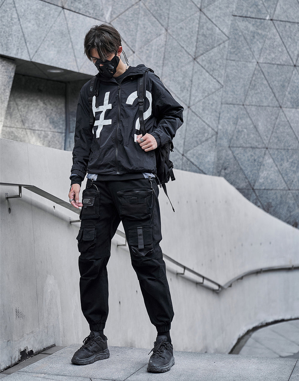 5130 Classic Urban Cargo Pants from Niepce Inc