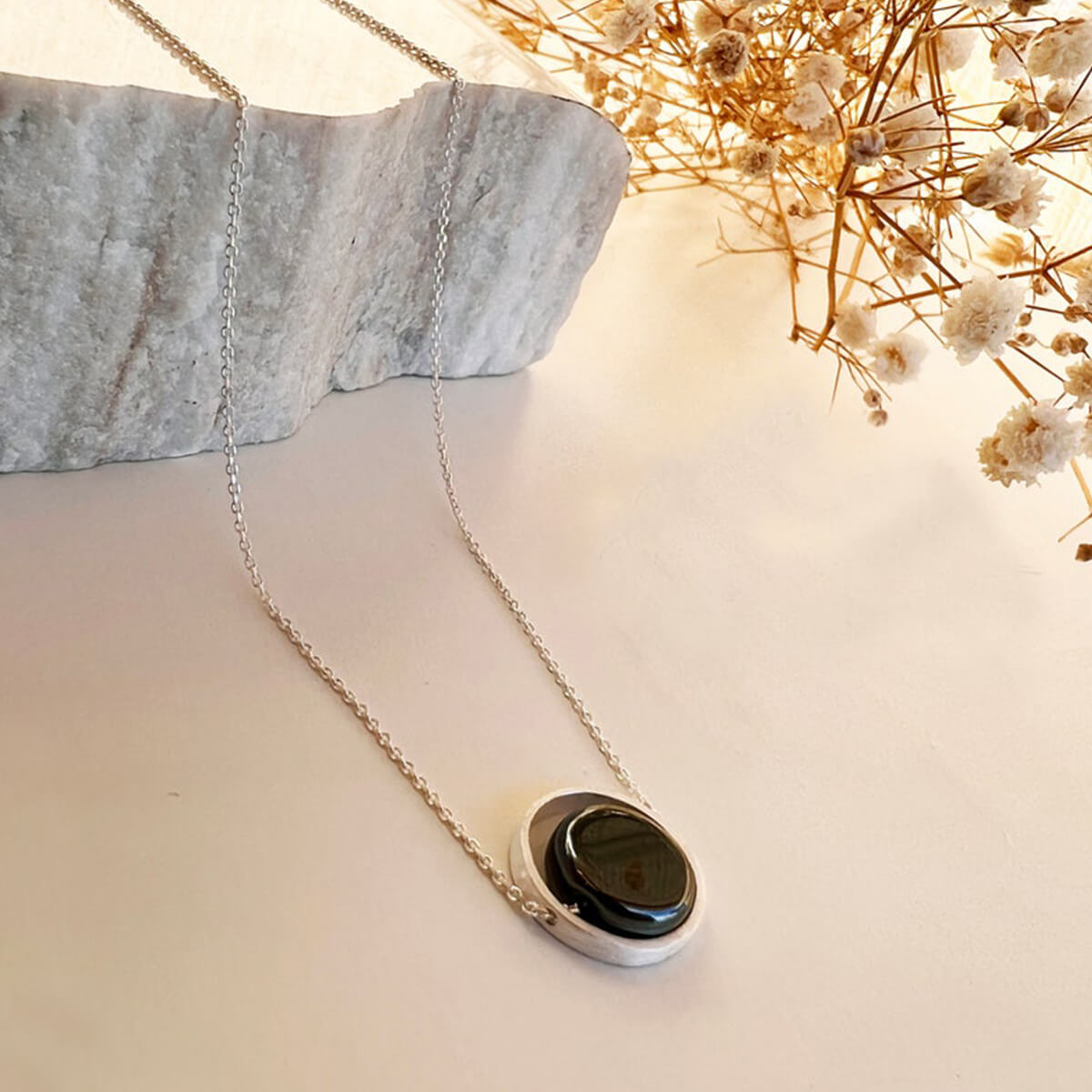 FIDGET ANXIETY NECKLACE from Ashlen