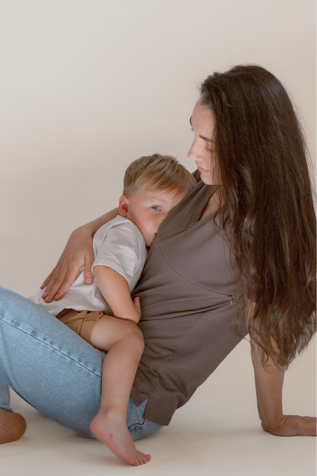 V-Neck Full Zip Breastfeeding Tee From Movemama