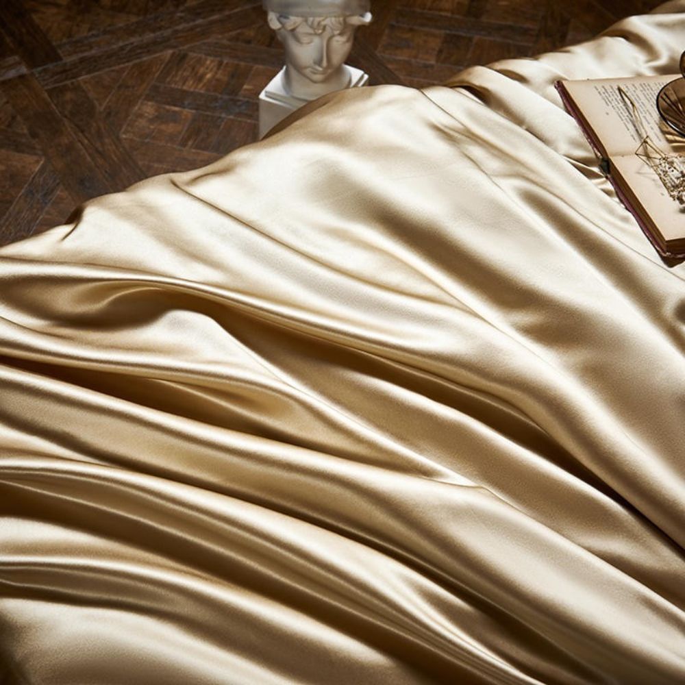 Deluxe Silk Bedding Set from Moderny
