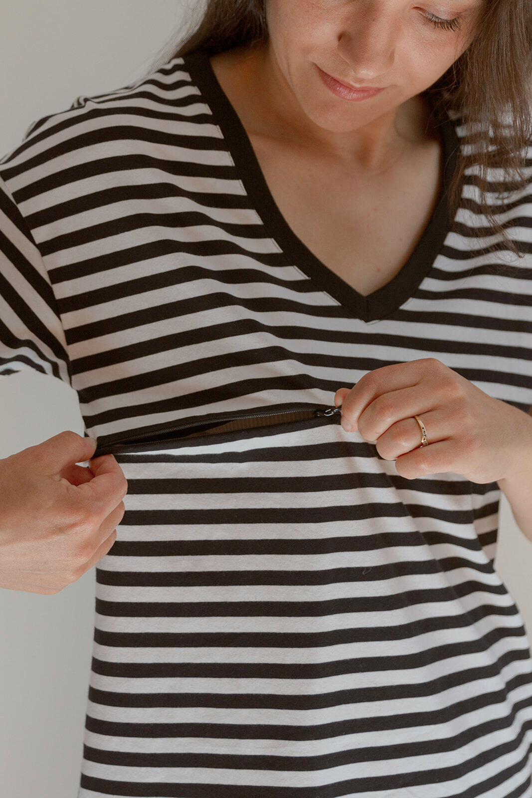 V-Neck Full Zip Breastfeeding Tee From Movemama