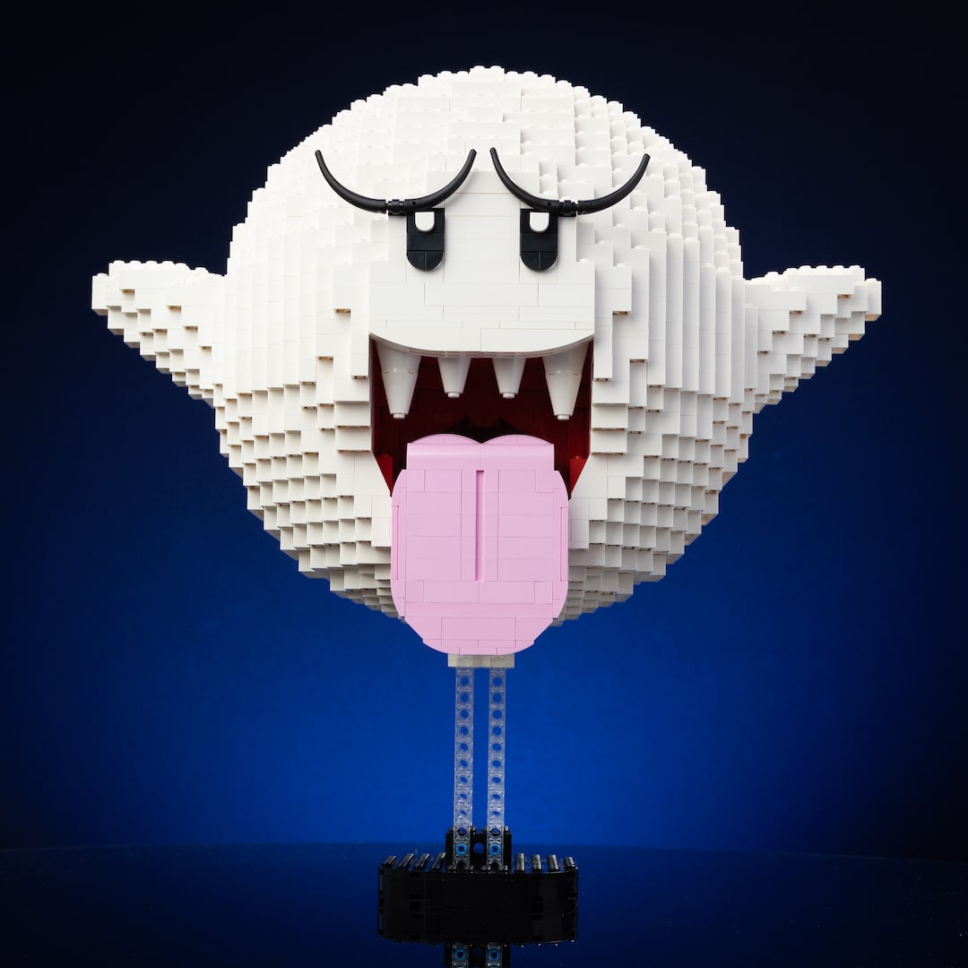 Life-Sized Angry Ghost from Bricker Builds