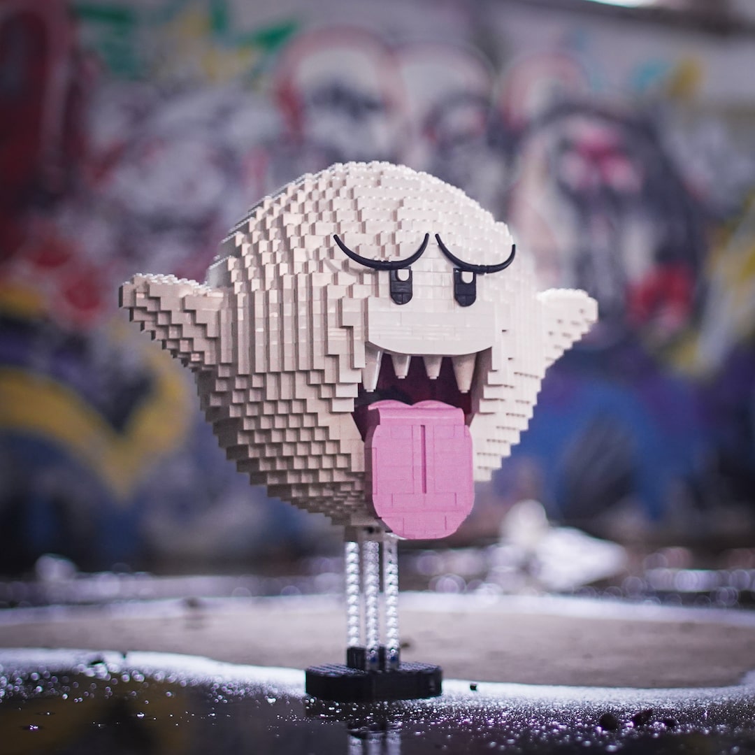 Life-Sized Angry Ghost from Bricker Builds