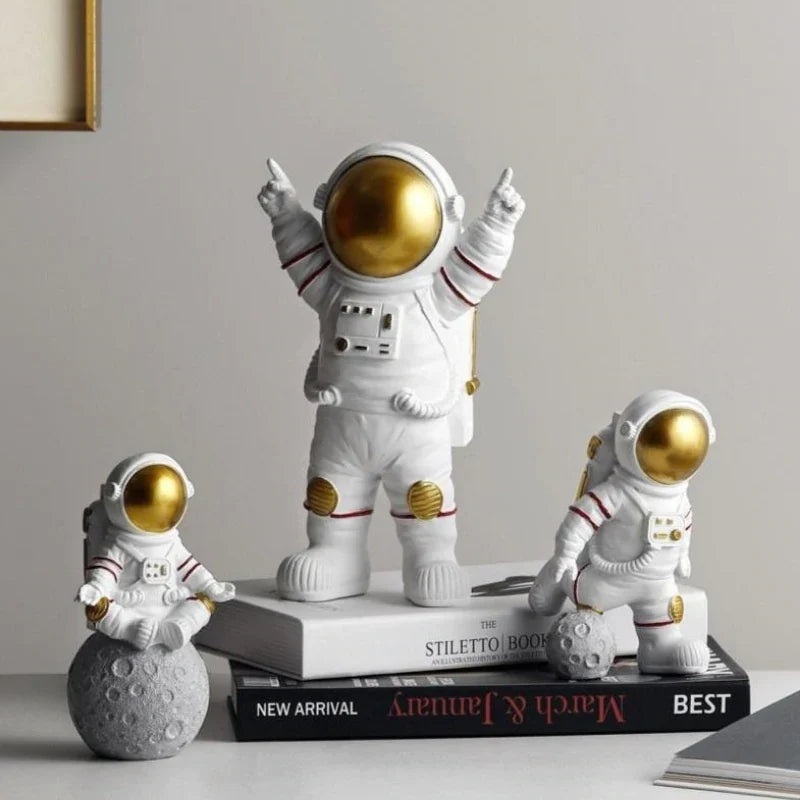Spaceman Figurines from Moderny
