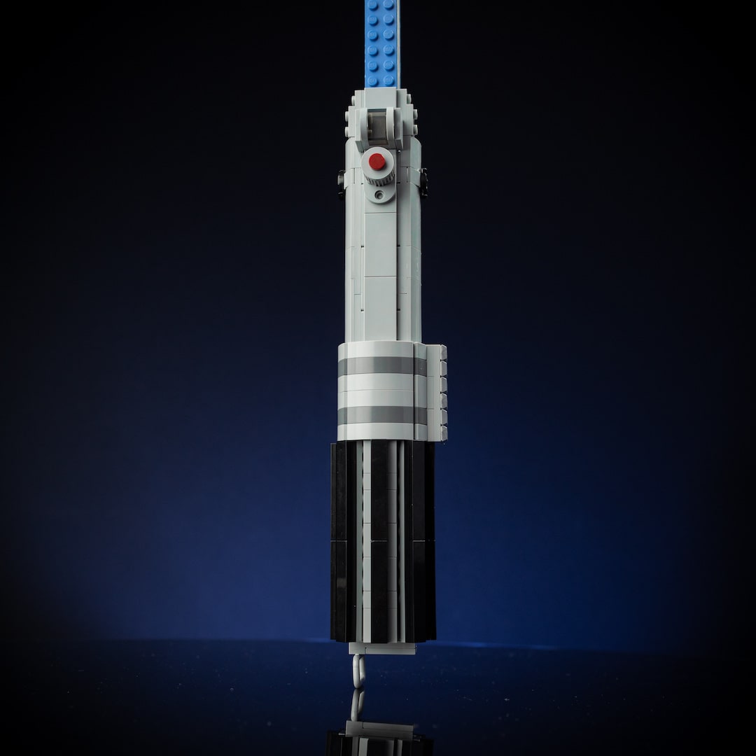 Luke’s Episode IV Life-Sized Saber from Bricker Builds