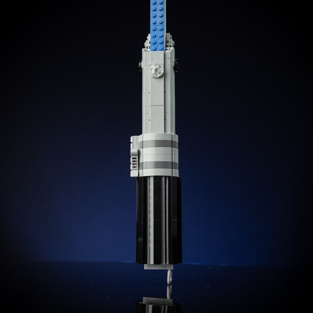 Luke’s Episode IV Life-Sized Saber from Bricker Builds