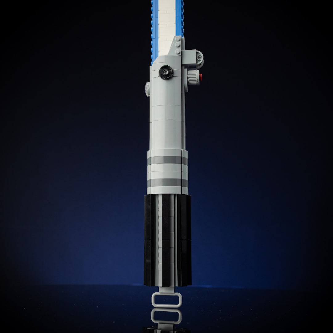 Luke’s Episode IV Life-Sized Saber from Bricker Builds