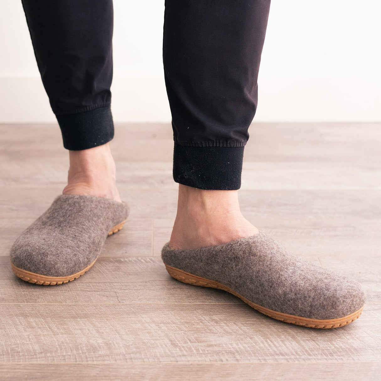 Earth Brown | Mens Organic Merino Wool Slippers from Fuzzy Cove