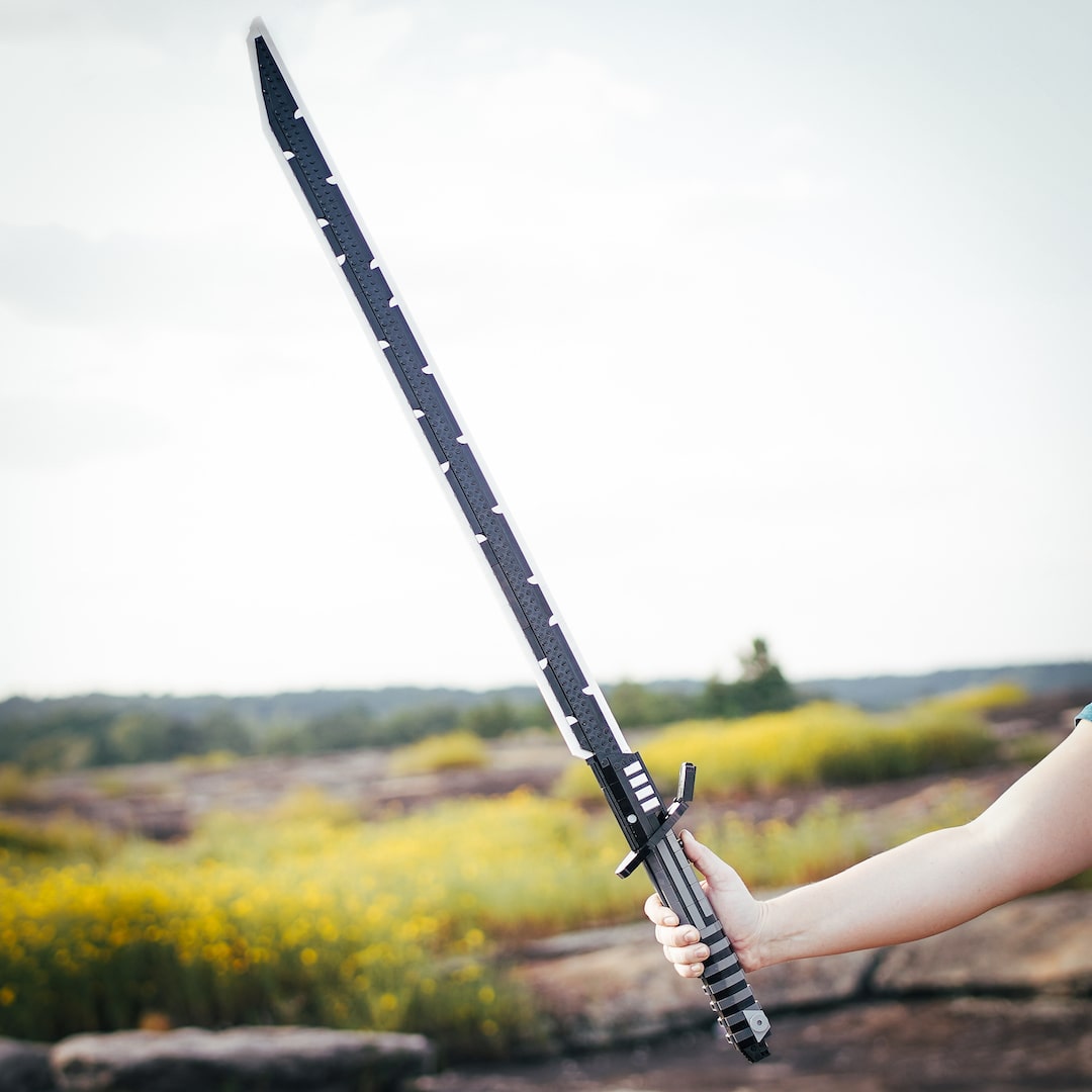 Life-Sized Black Saber from Bricker Builds