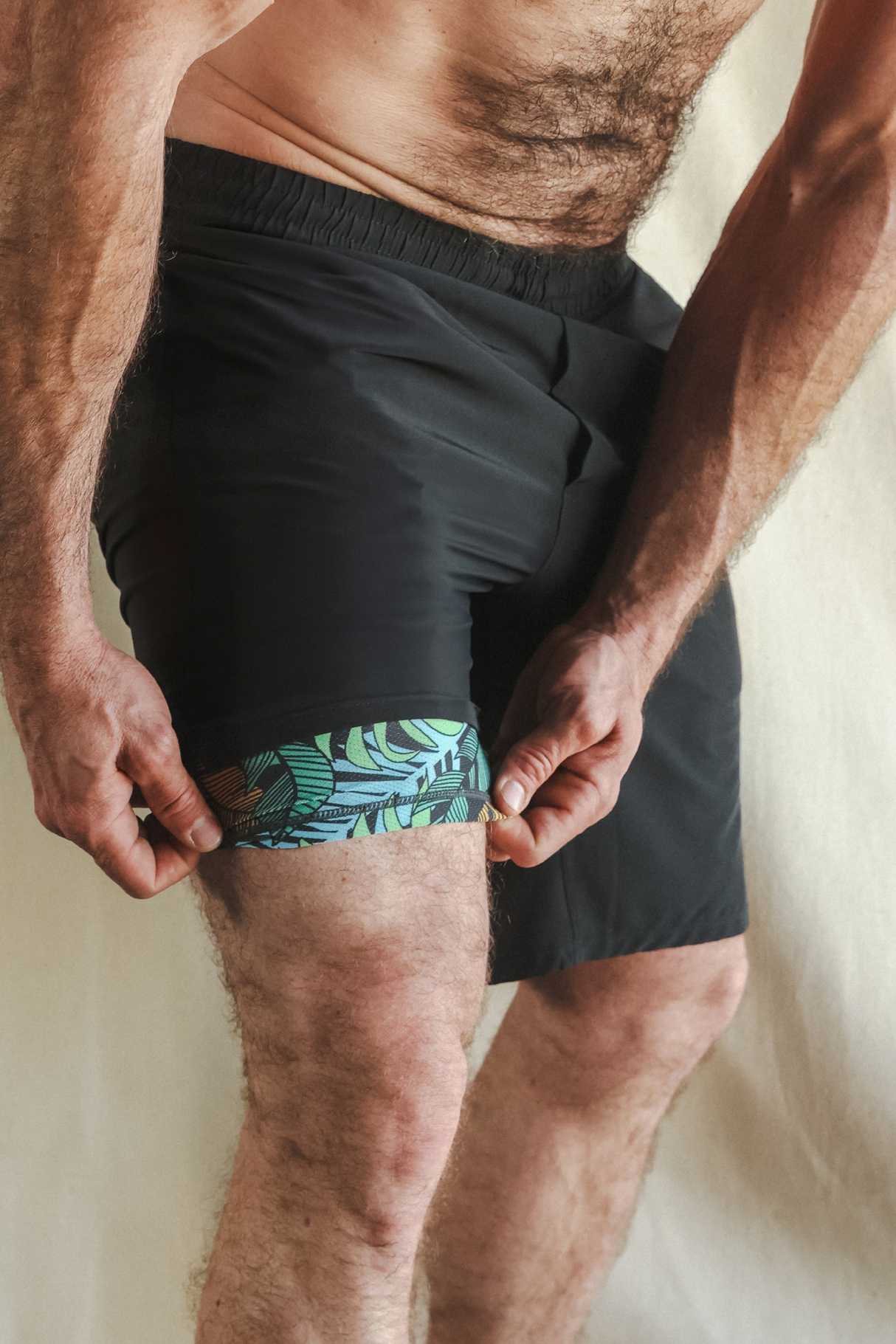 The Botanist | Tropical Leaves Ball Hammock® 9 Inch Athletic Shorts from Shinesty