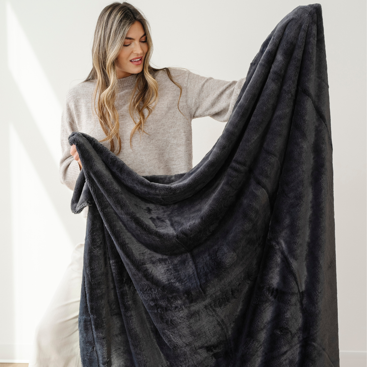 LUSH THROW BLANKETS From Saranoni