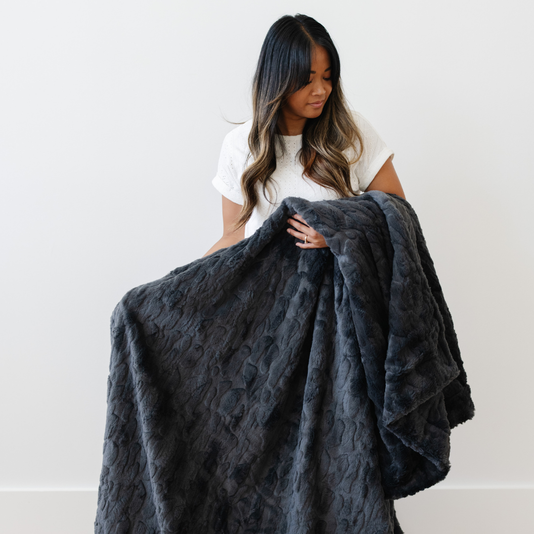 PATTERNED FAUX FUR THROW BLANKETS From Saranoni
