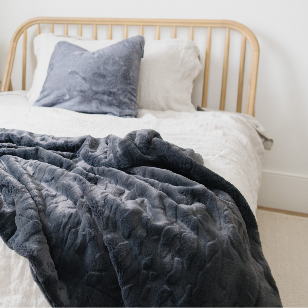 PATTERNED FAUX FUR XL THROW BLANKETS From Saranoni