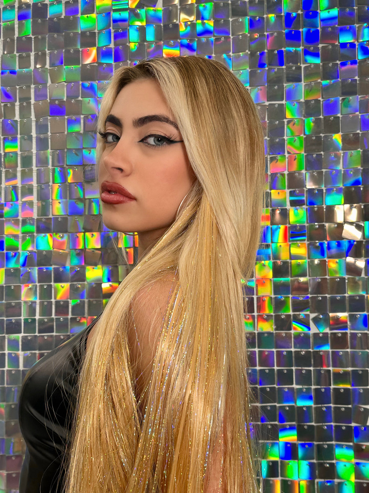 Blonde Bombshell - 22 In Luxe Synthetic 7 Pc Full Clip-In Extension Set with Tinsel from Lunautics
