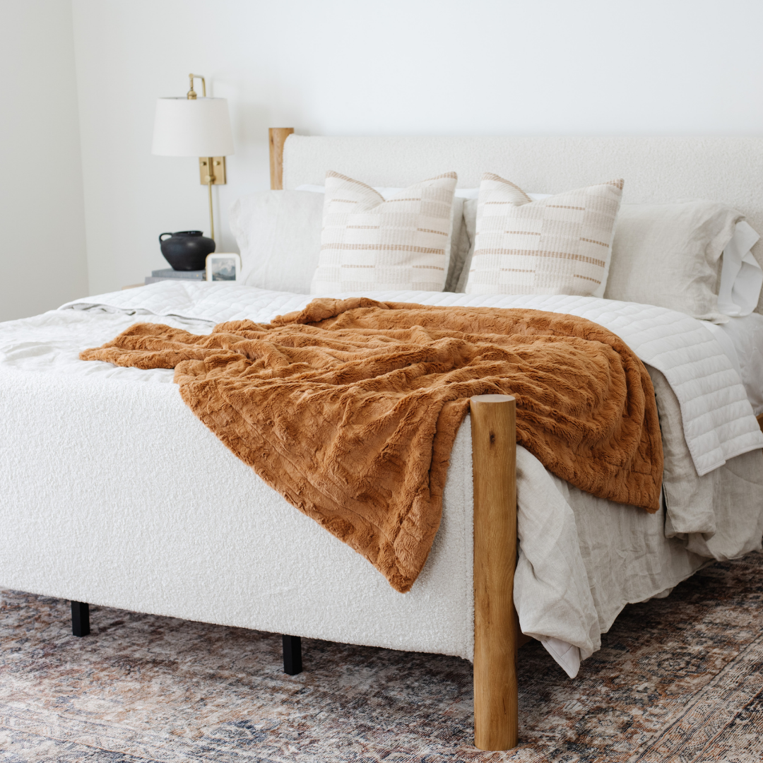 PATTERNED FAUX FUR THROW BLANKETS From Saranoni