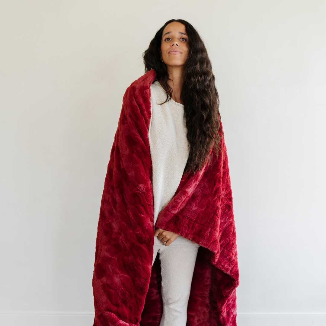 PATTERNED FAUX FUR THROW BLANKETS From Saranoni