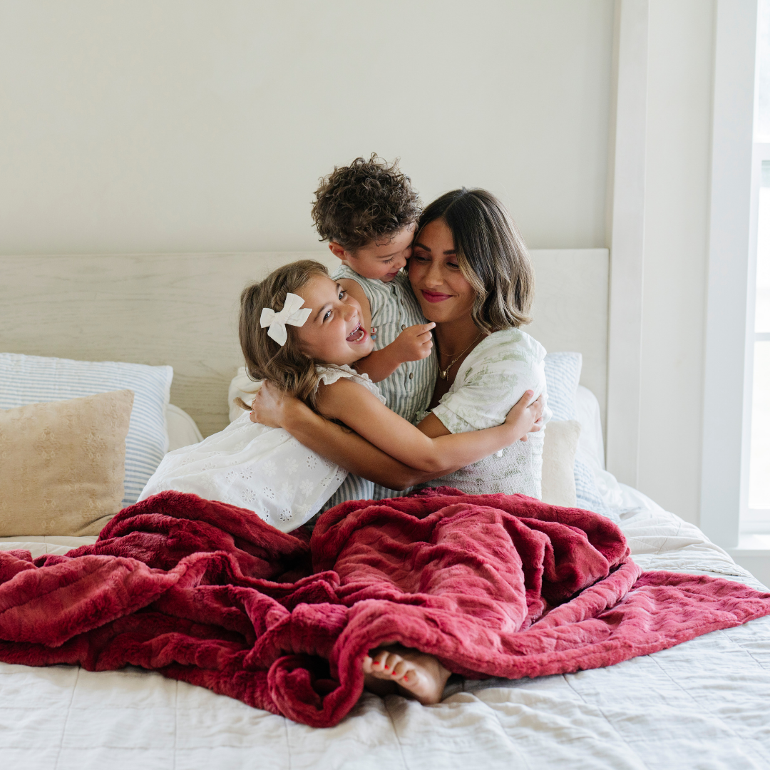 PATTERNED FAUX FUR XL THROW BLANKETS From Saranoni