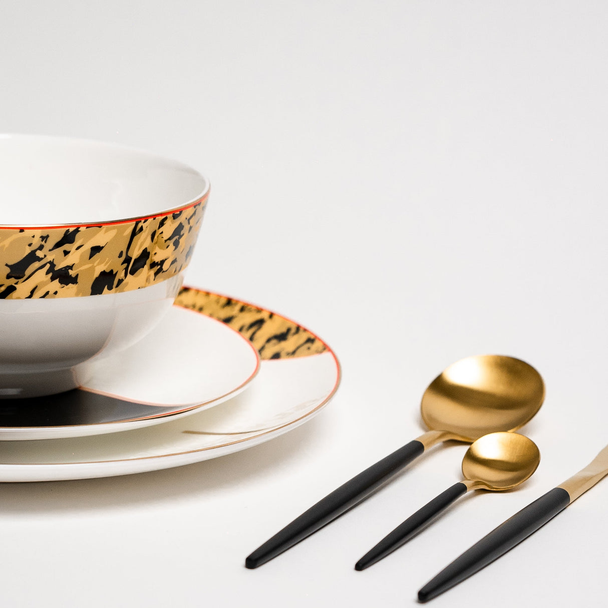 Tigress Golden Plates Set from Ozarké