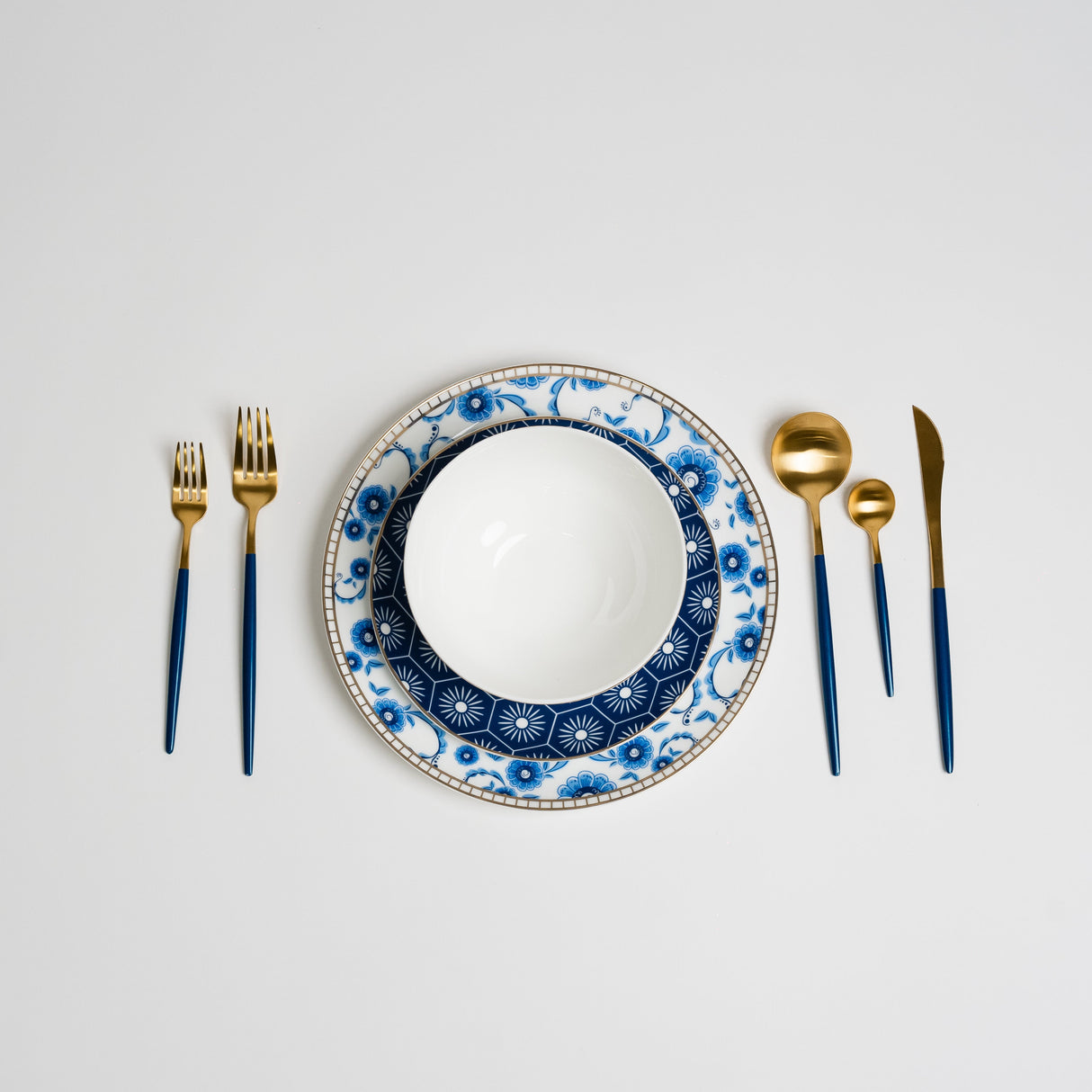 Ozarke's Gem Blue White Plate Set from Ozarké